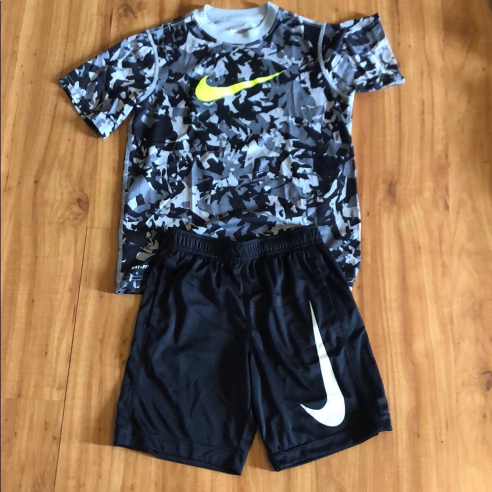 Nike Boys dri-fit set. Small/7